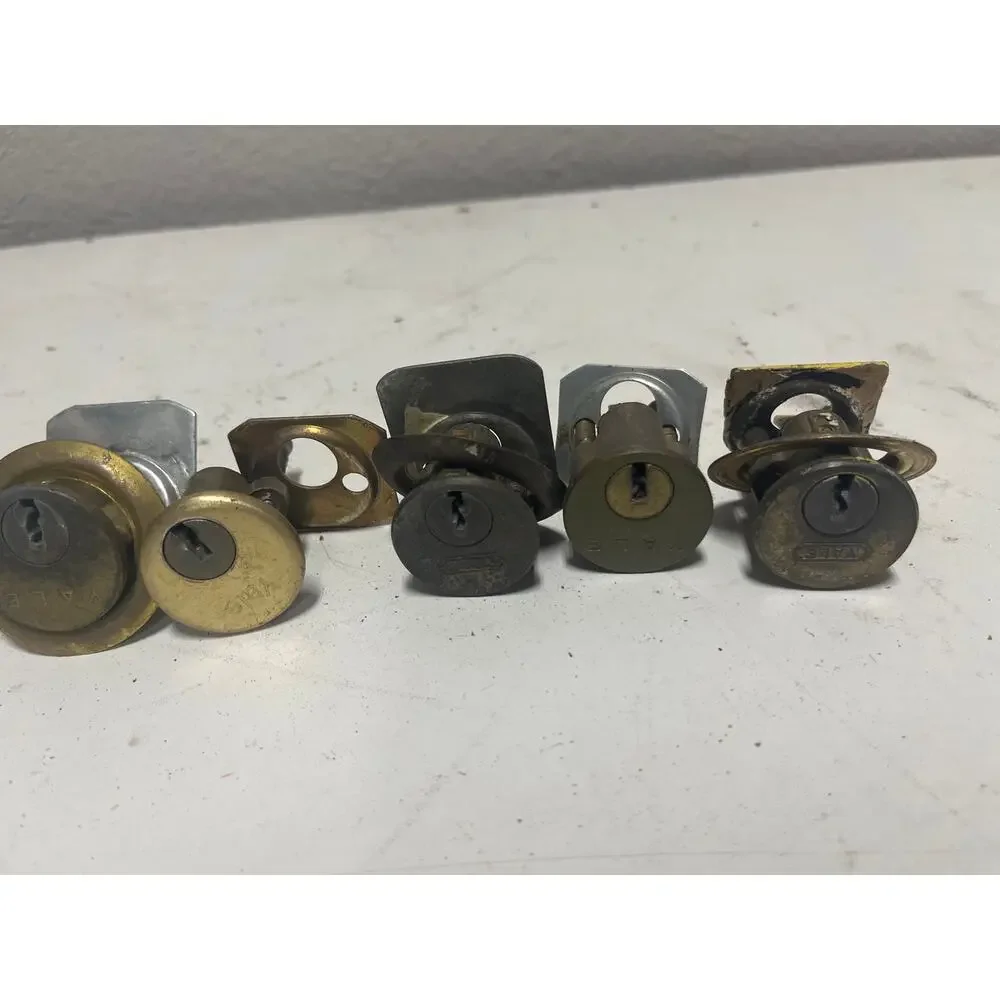 Lot of 5  vintage Yale lock cylinders No Keys For Parts Or Repair